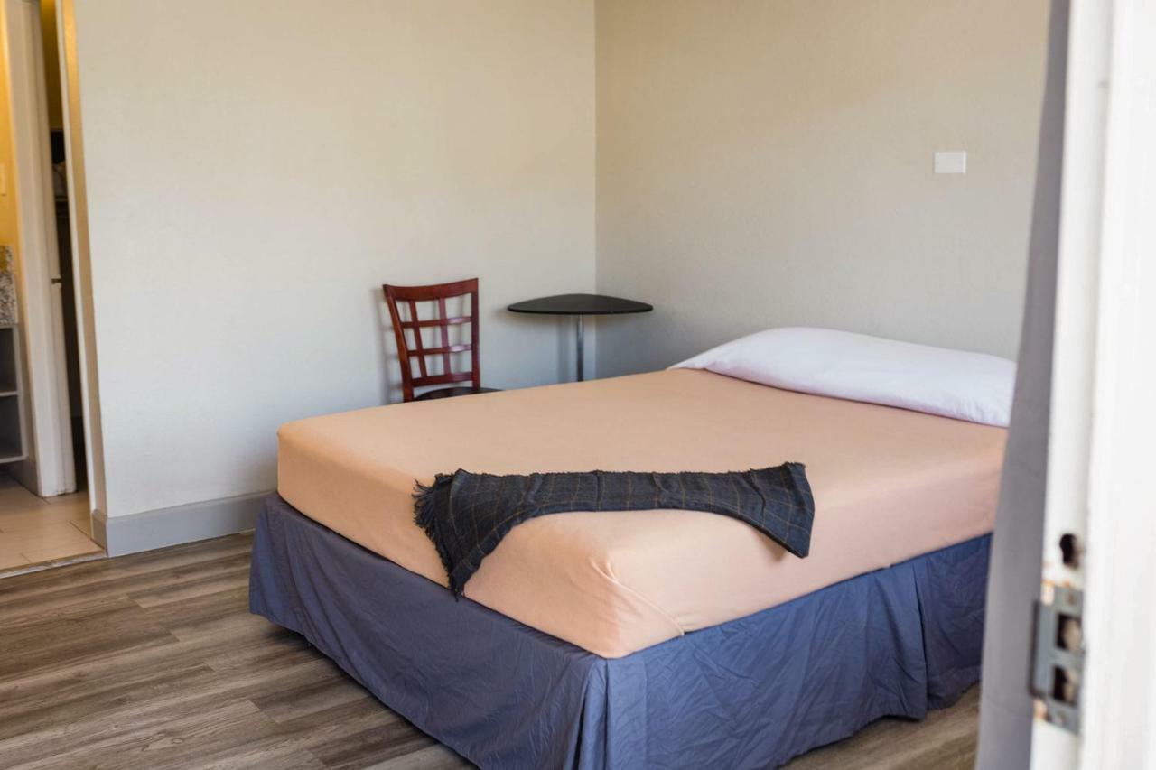 Motel Merit And 3*